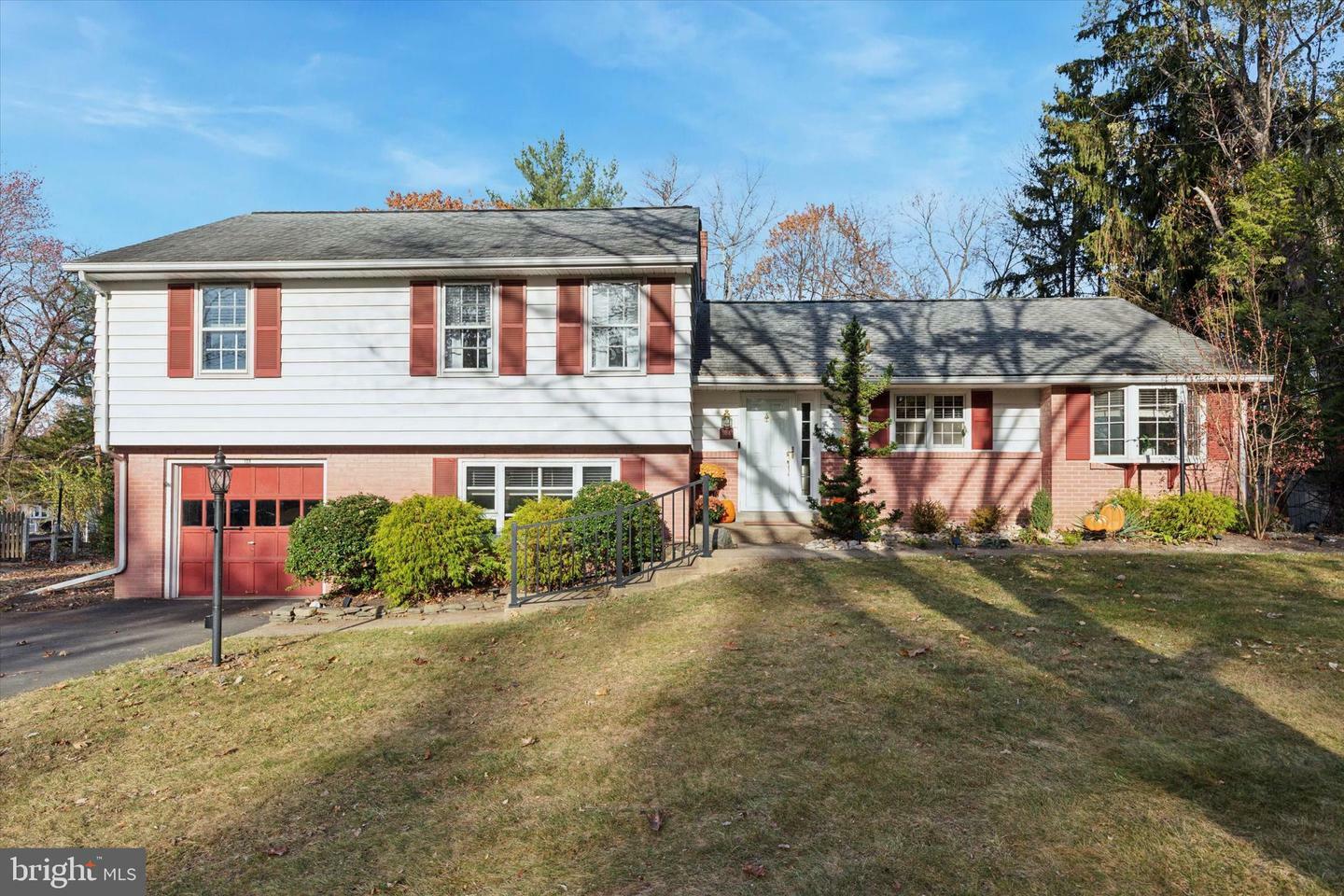 Property Photo:  104 White Oak Road  PA 19454 