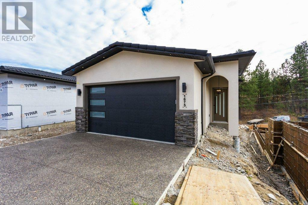 Property Photo:  1675 Harbour View Crescent  BC V1Z 4E1 