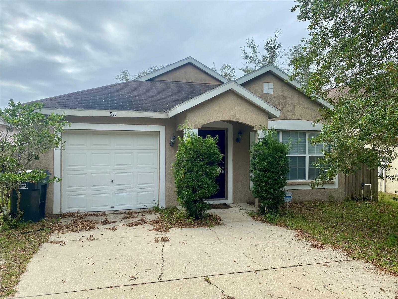 Property Photo:  911 Cape Cod Circle  FL 33594 