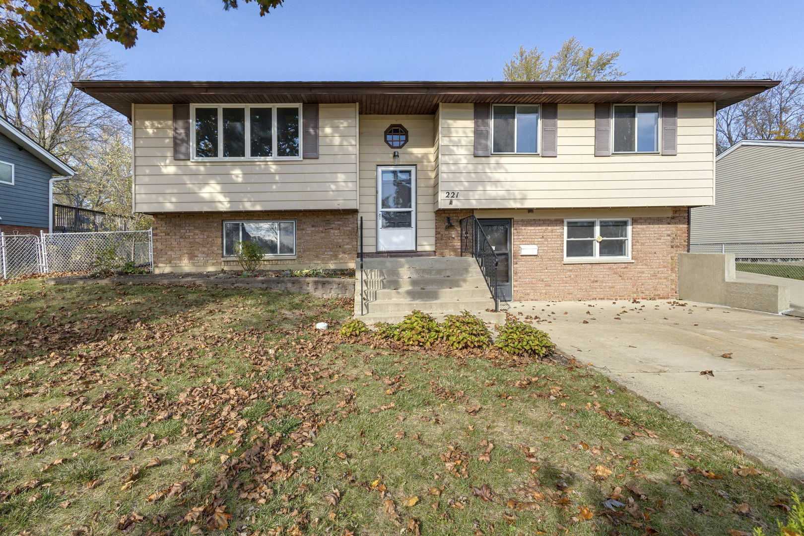 Property Photo:  221 Wakefield Lane  IL 60193 