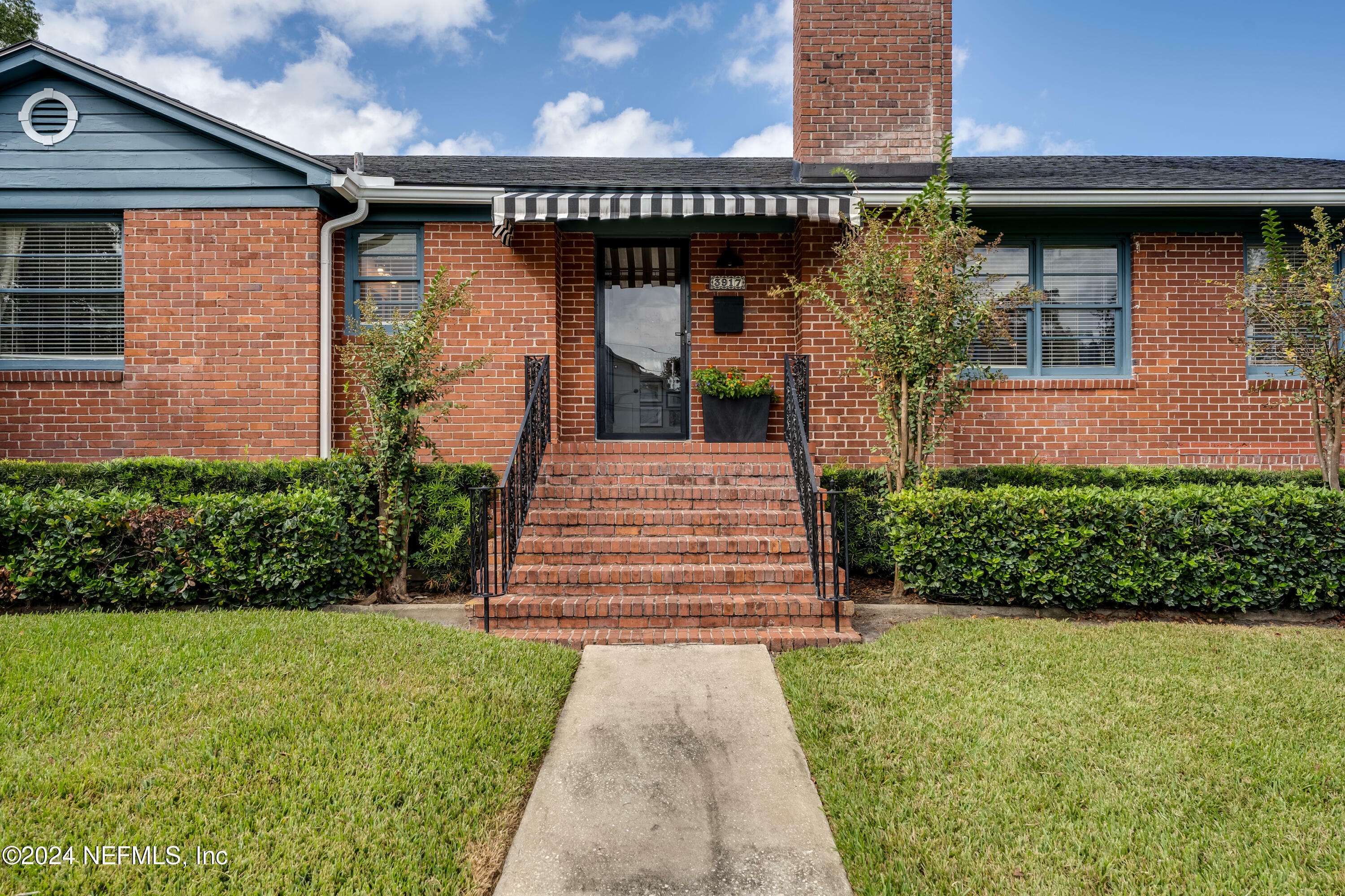 Property Photo:  3917 Dupont Circle  FL 32205 