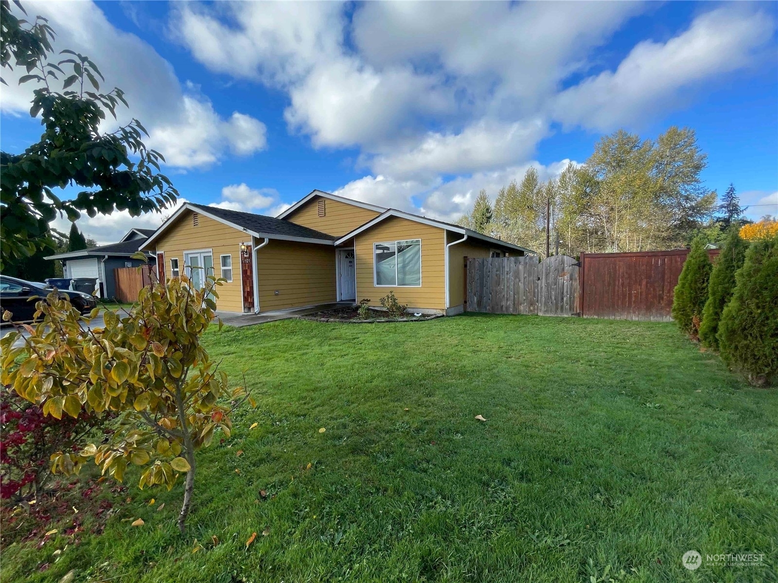 Property Photo:  121 3rd Avenue SW  WA 98047 