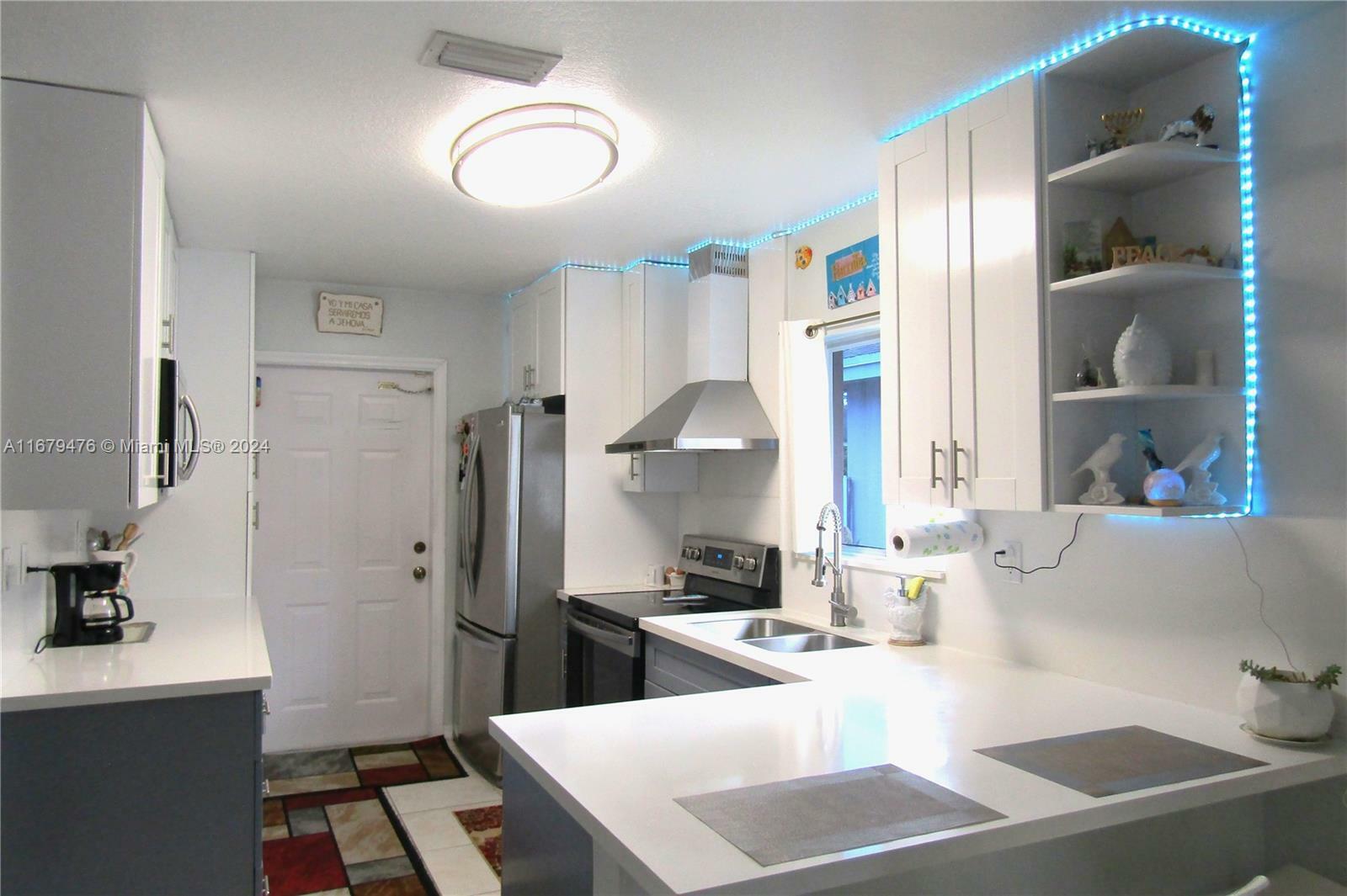 Property Photo:  942 SW 8th Pl -  FL 33034 