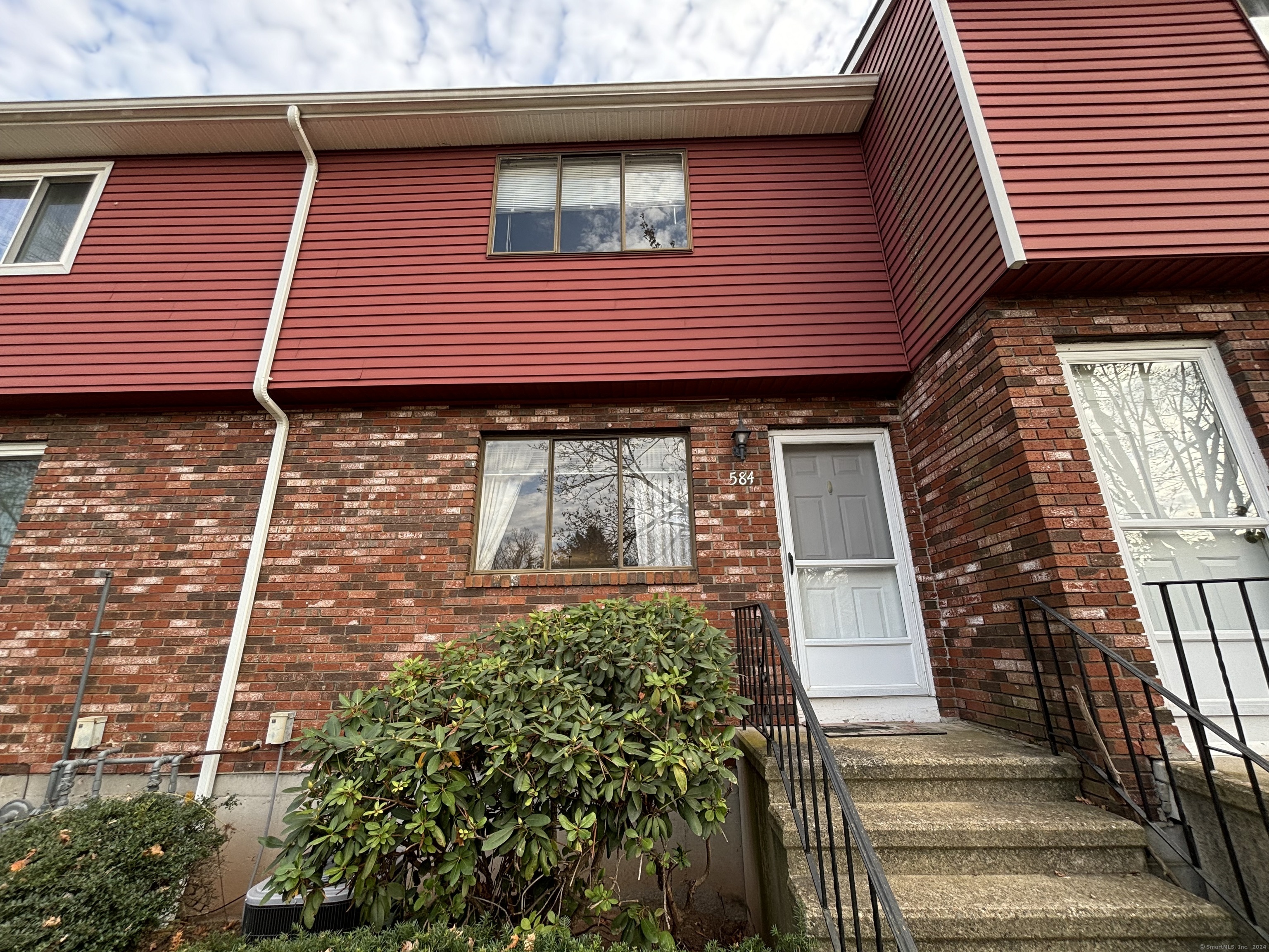 Property Photo:  584 Churchill Drive 584  CT 06111 