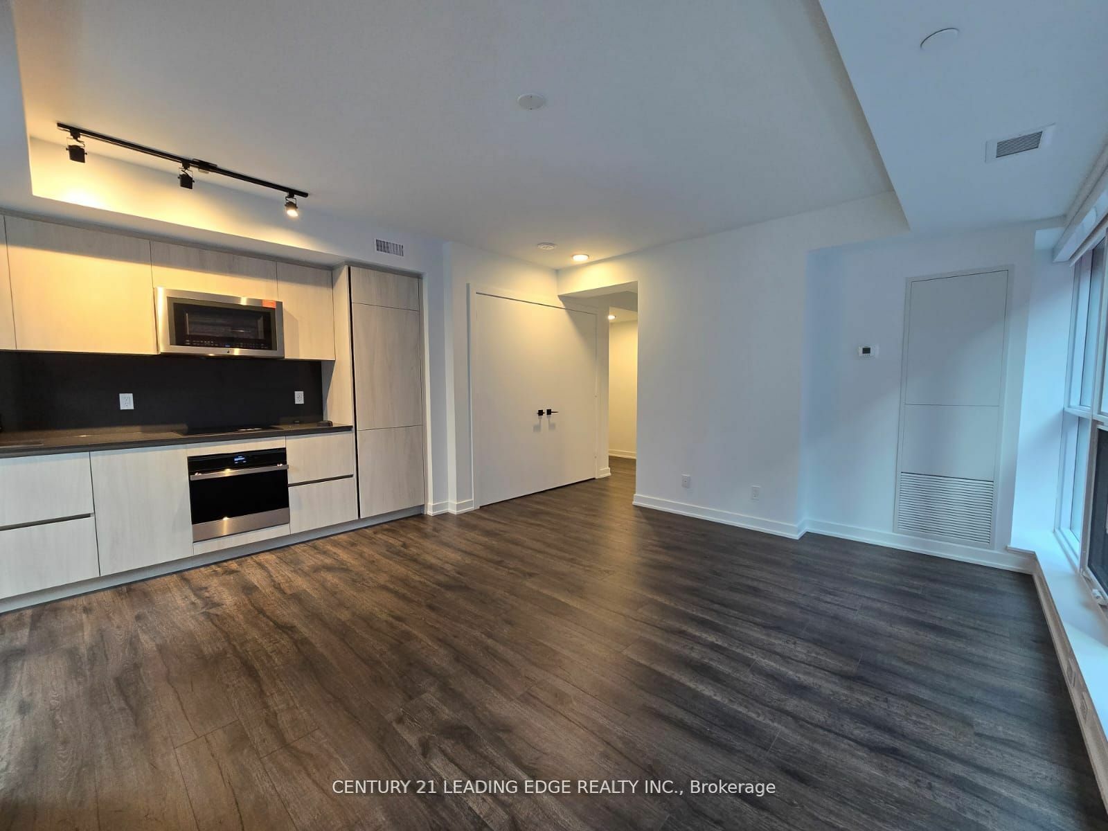 Property Photo:  327 King St W 803  ON M5V 0W7 