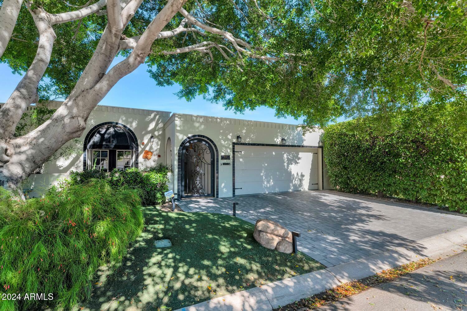 Property Photo: 6938 E Exeter Boulevard AZ 85251