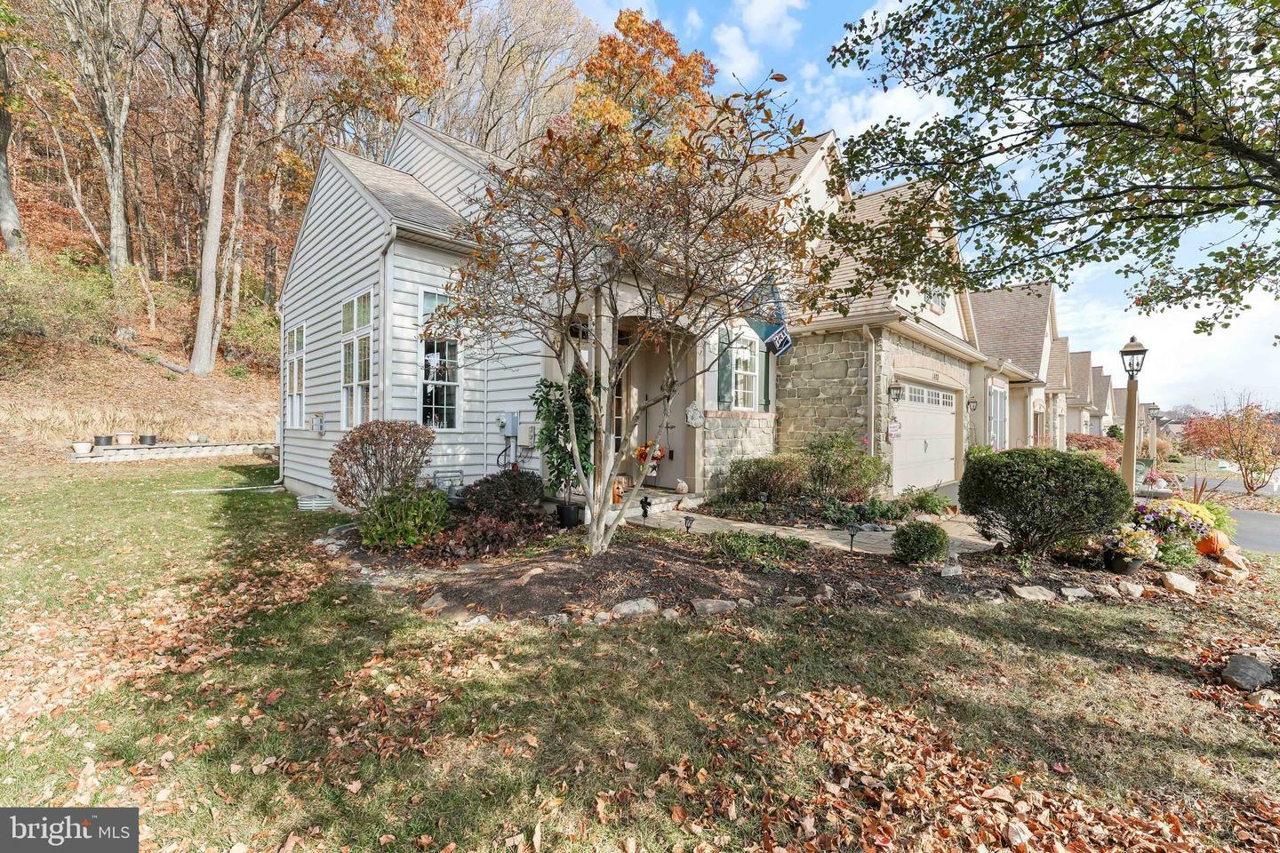 Property Photo:  1420 N Red Maple Way  PA 19335 