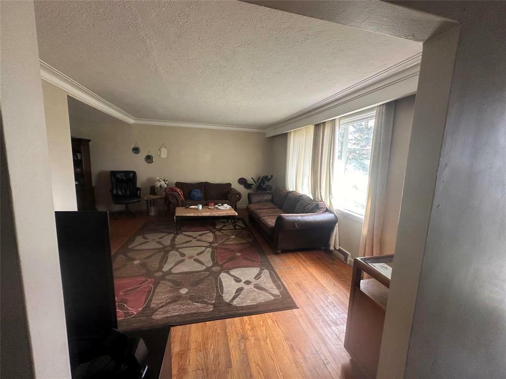 Property Photo:  170 Kenaston Boulevard  MB R3N 1V2 