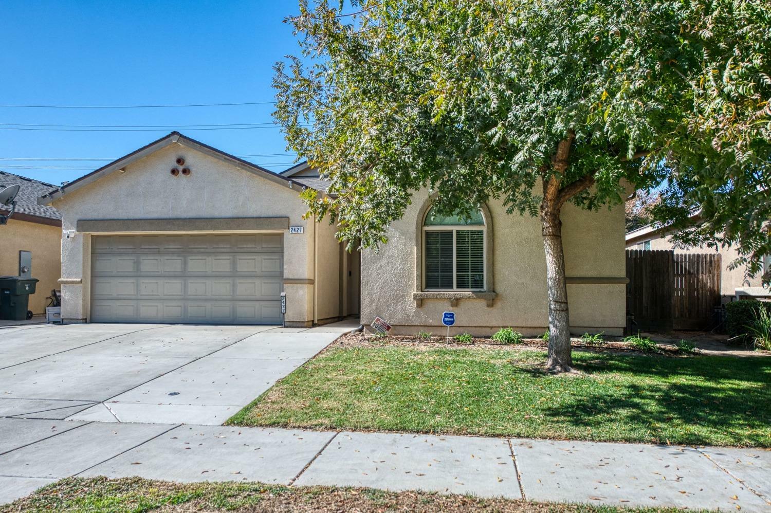 Property Photo:  2427 S Laguna Court  CA 93292 