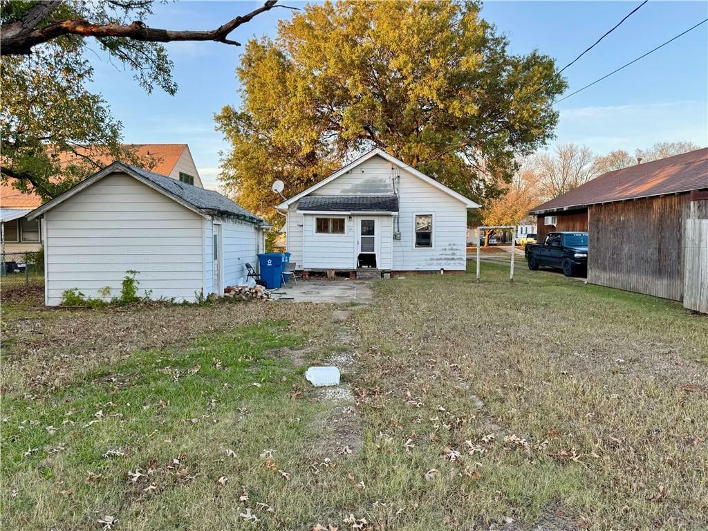 Property Photo:  1317 W 2nd Street  KS 67337 