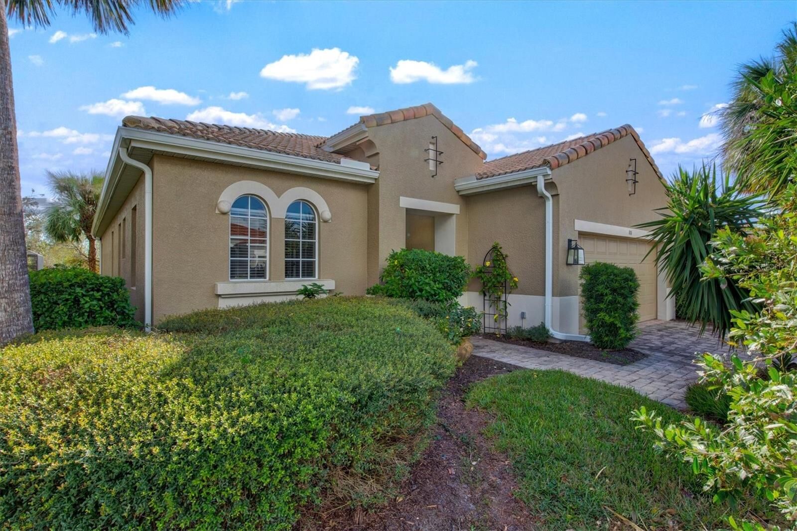 Property Photo: 101 Bellini Court FL 34275