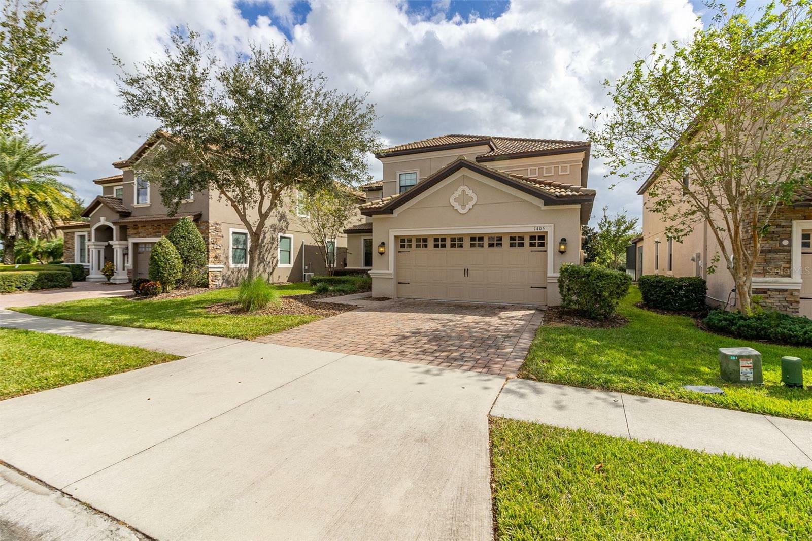 Property Photo:  1405 Moon Valley Drive  FL 33896 