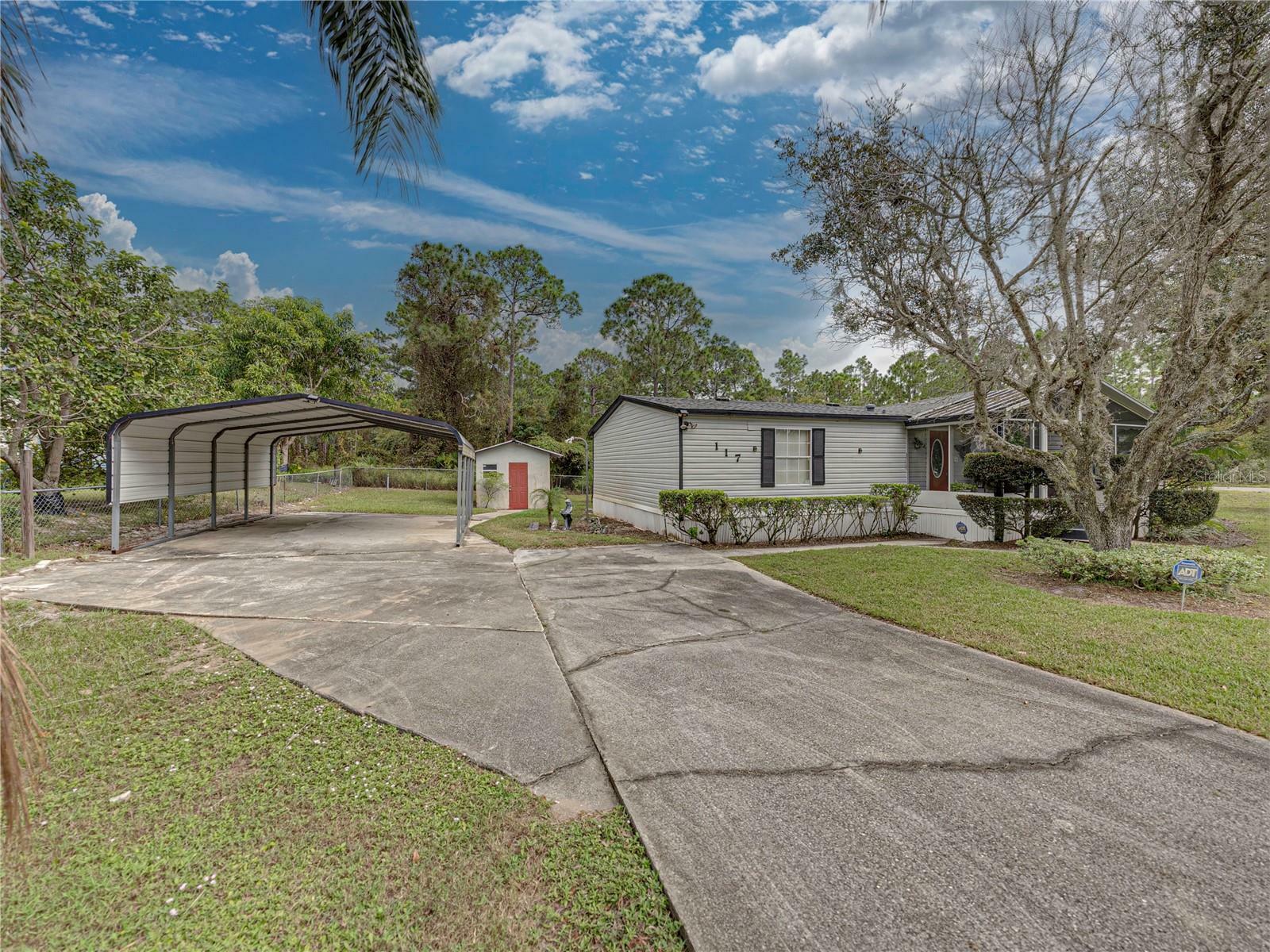 Property Photo:  117 E Sunnyside Drive  FL 33852 