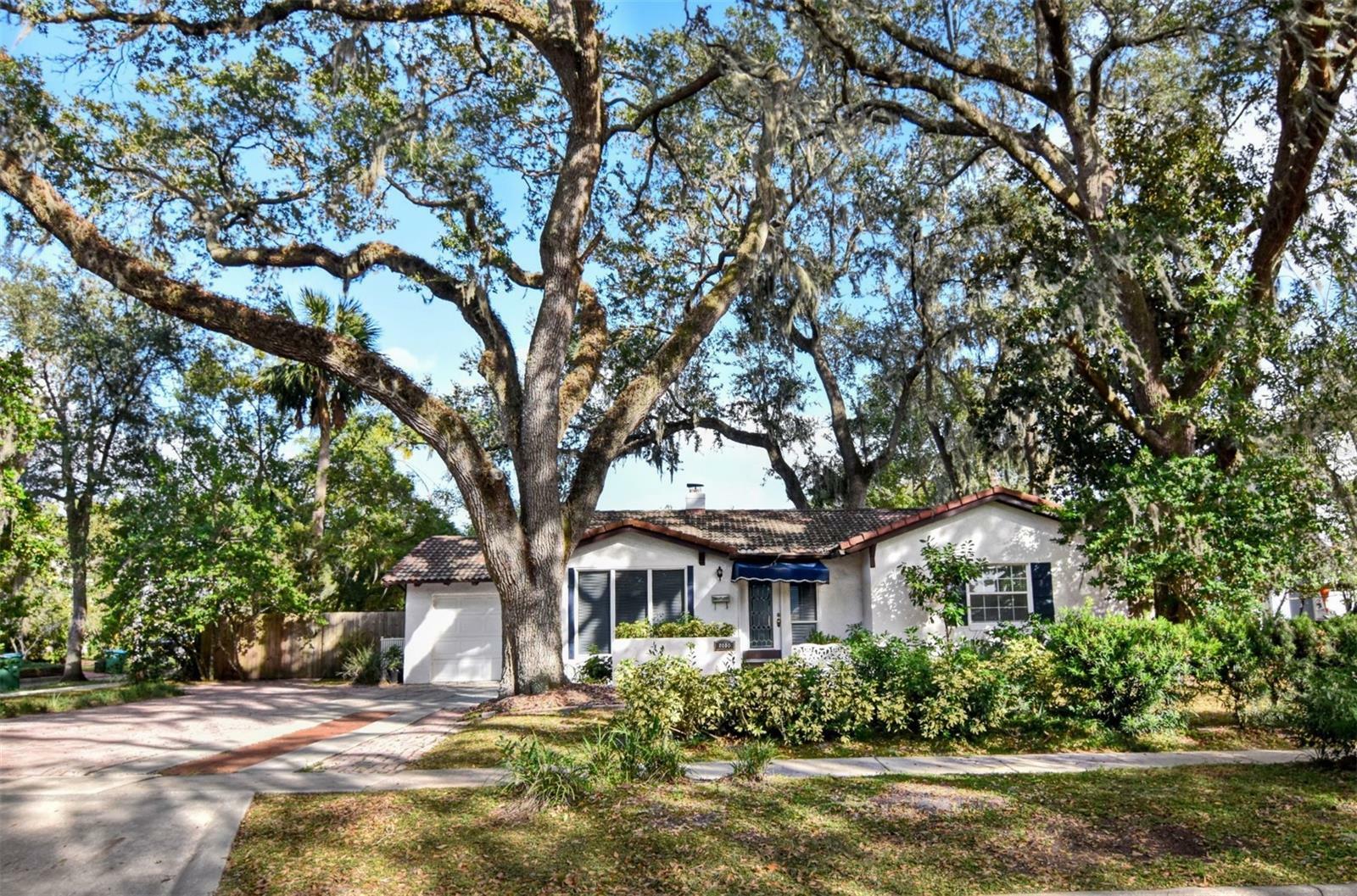 Property Photo:  2050 Temple Drive  FL 32789 