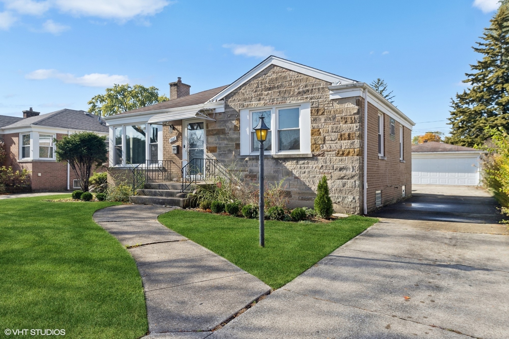 Property Photo:  1926 Hawthorne Avenue  IL 60154 