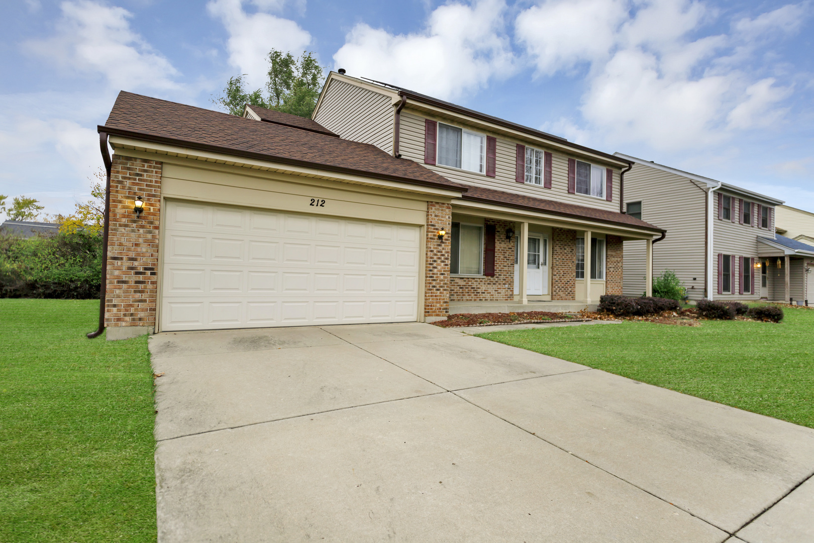 Property Photo:  212 Hackberry Drive  IL 60107 