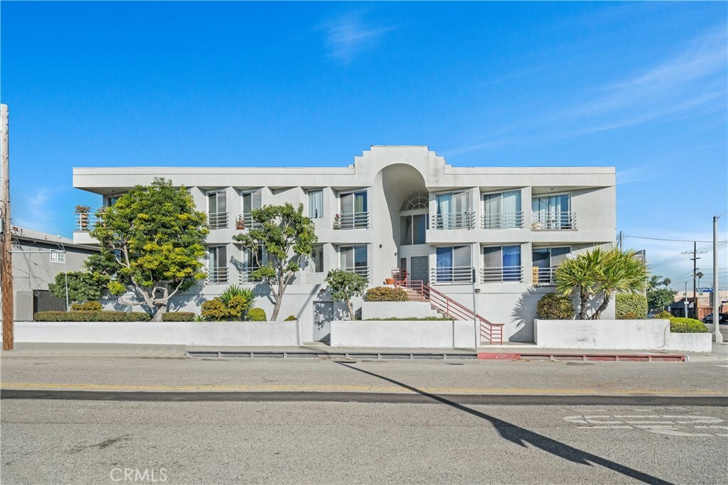 Property Photo:  2317 S Pacific Avenue 2  CA 90731 