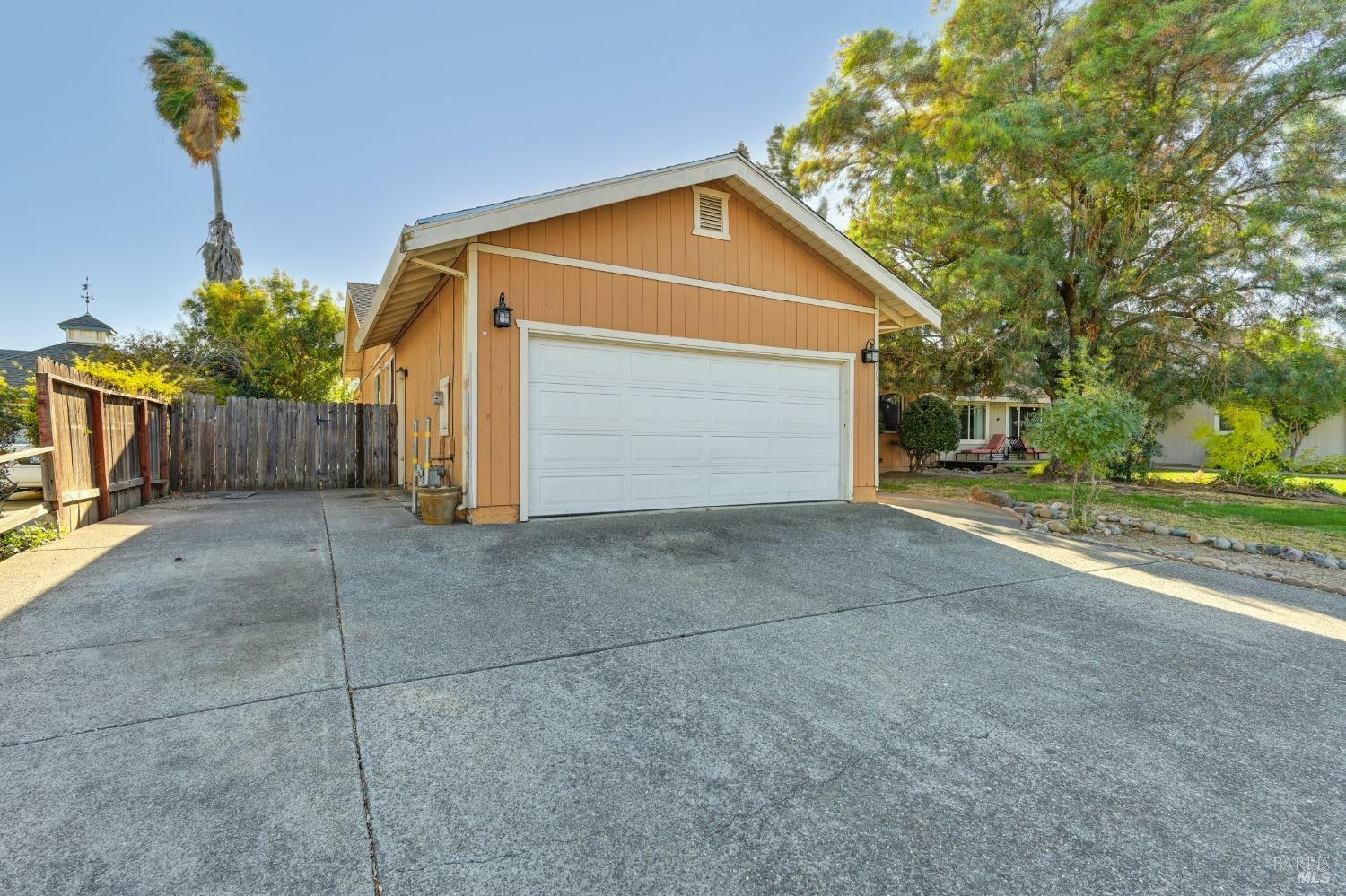 Property Photo:  905 N Lincoln Street  CA 95620 