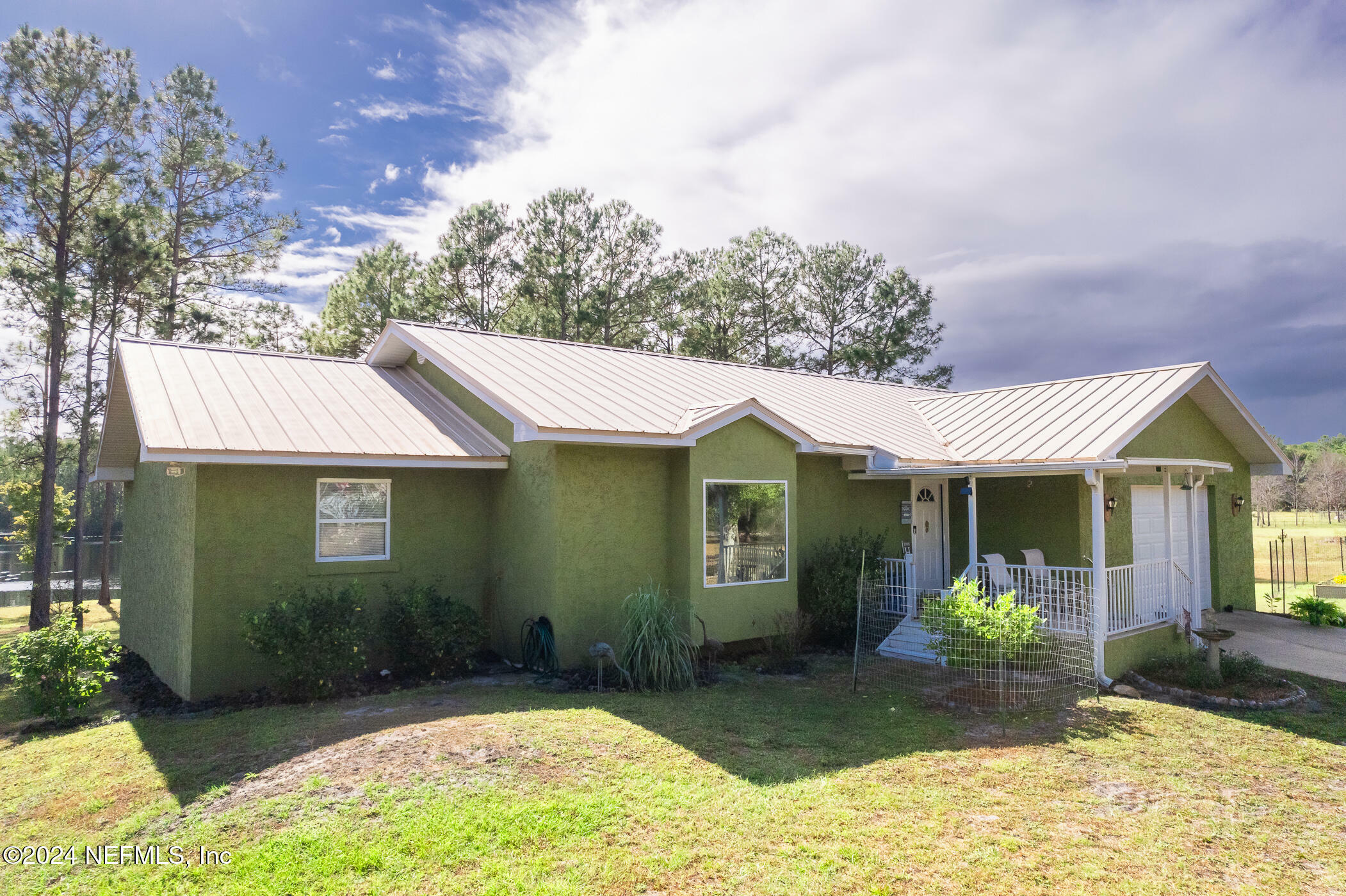 Property Photo:  117 Palmetto Road  FL 32139 