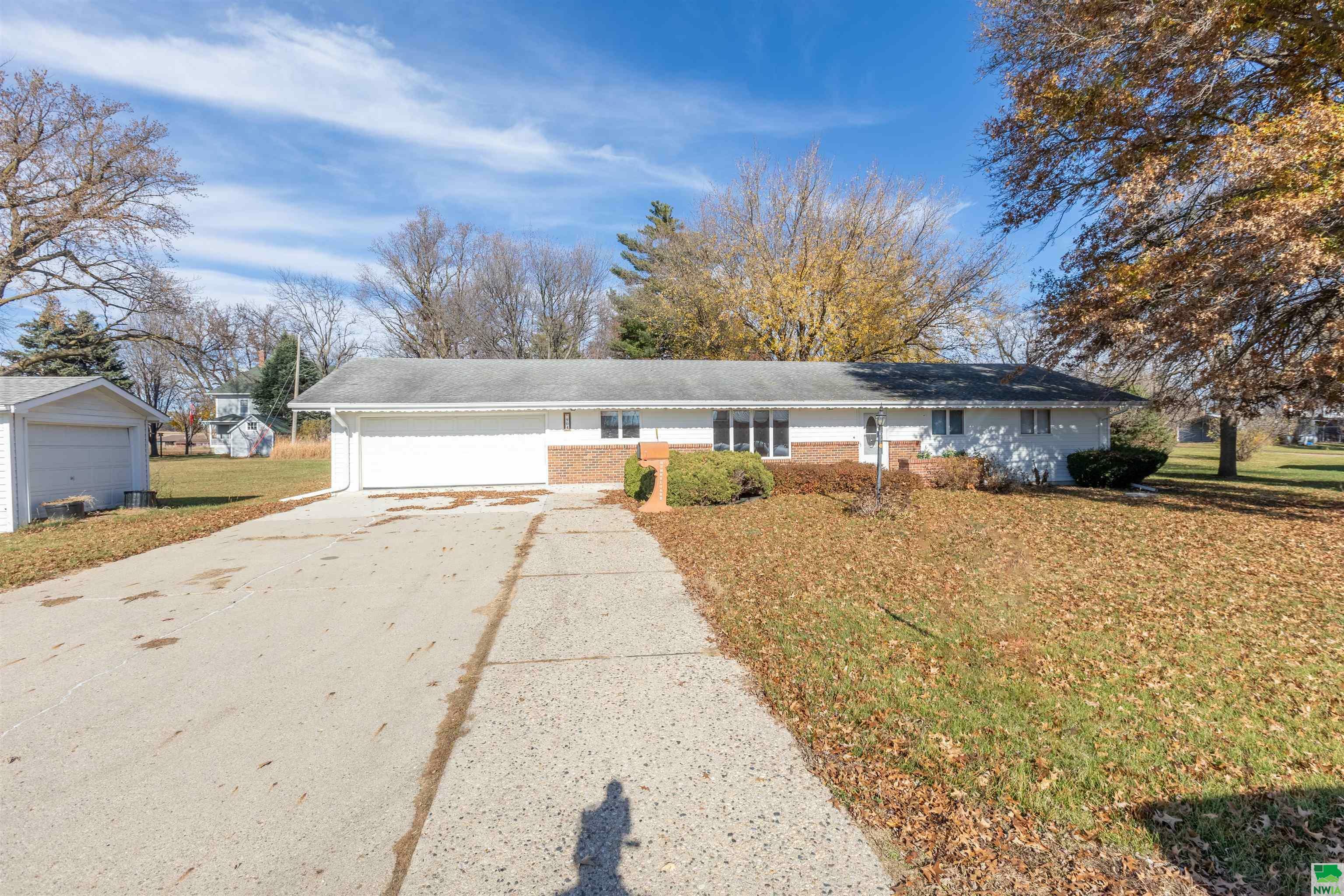 Property Photo:  904 South Center Street  IA 51006 