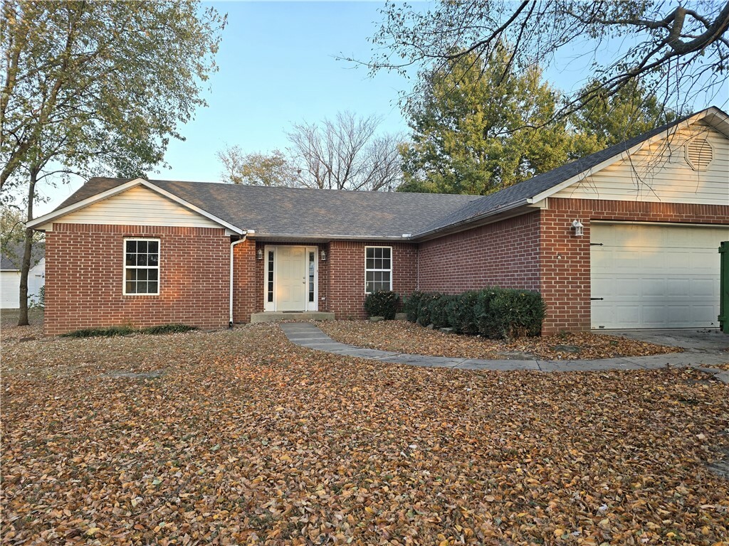 Property Photo:  417 S Neal Street  AR 72753 