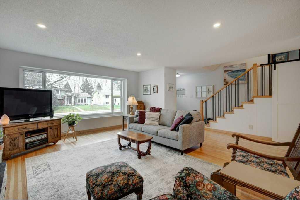 Property Photo:  931 Maplecroft Road SE  AB T2J 1W9 