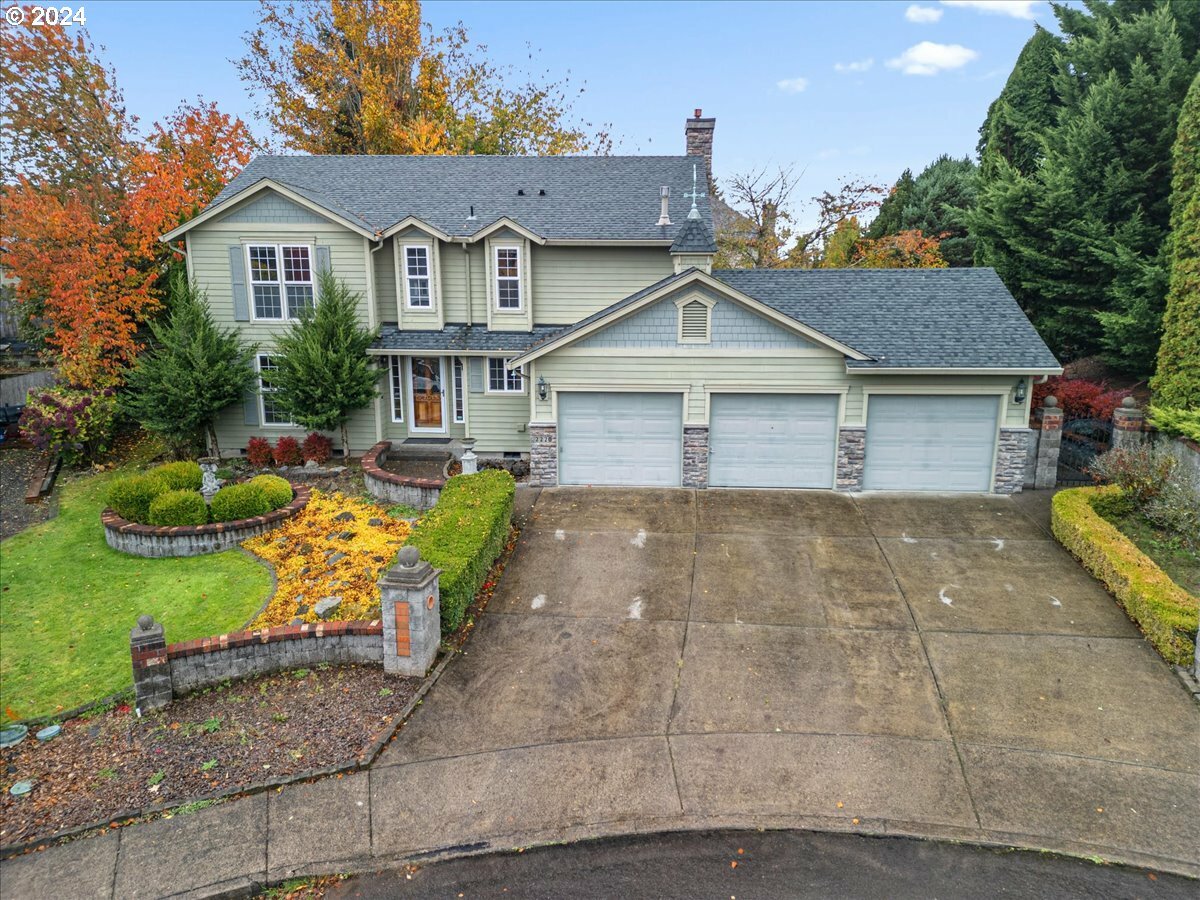 Property Photo:  2220 NW 112th Cir  WA 98685 