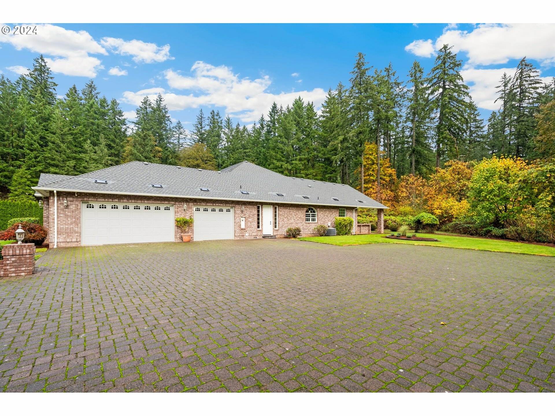 Property Photo: 7474 Battle Creek Rd OR 97317