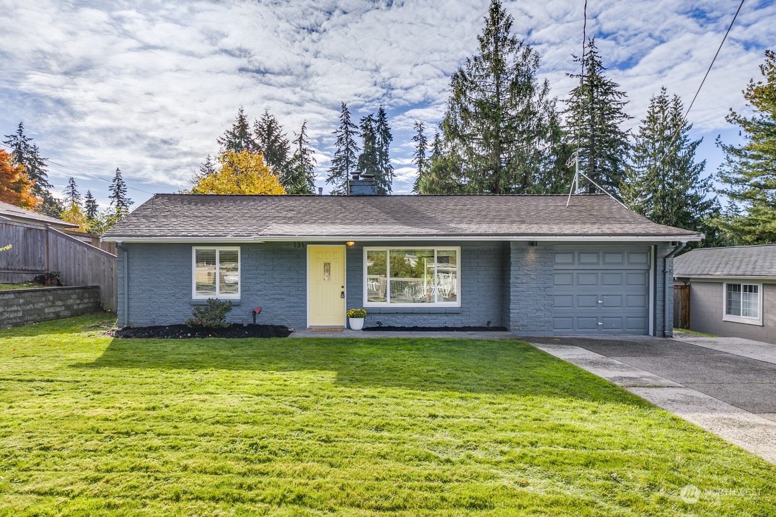 Property Photo:  131 N 184th Street  WA 98133 