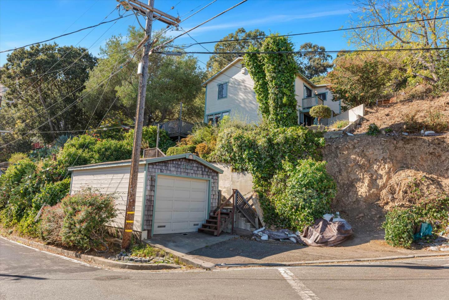 Property Photo:  406 Humboldt Road  CA 94005 