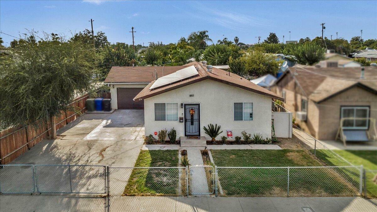 Property Photo:  861 S Myrtle Avenue  CA 93618 