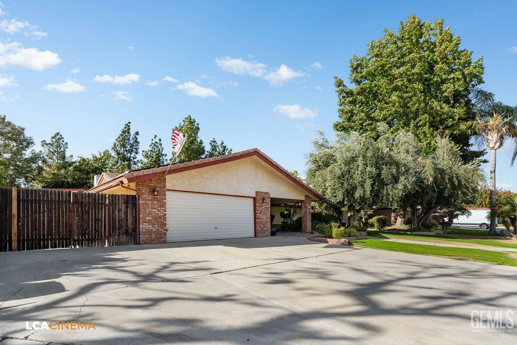 Property Photo:  5201 Lance Street  CA 93308 