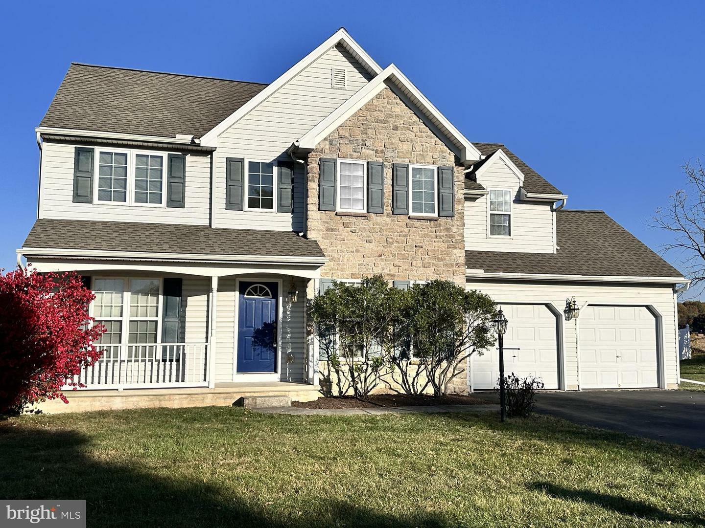 Property Photo:  112 S Larkspur Drive  PA 17078 