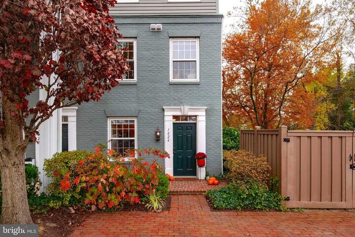 1424 Roundhouse Lane 85  Alexandria VA 22314 photo