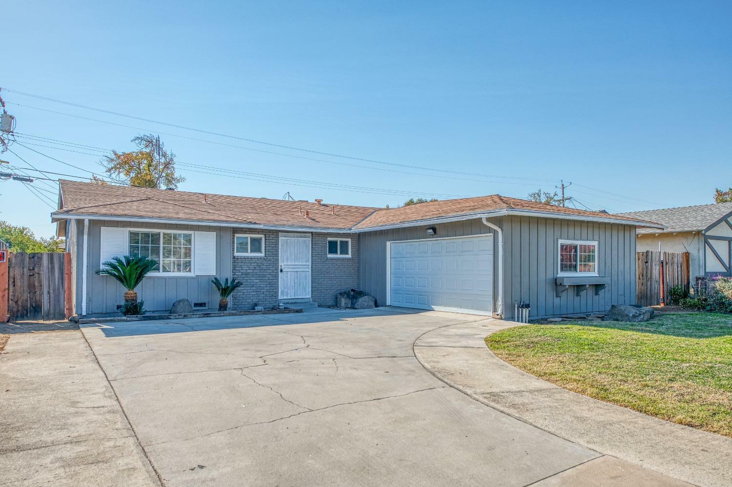 3328 E Ashlan Avenue  Fresno CA 93726 photo