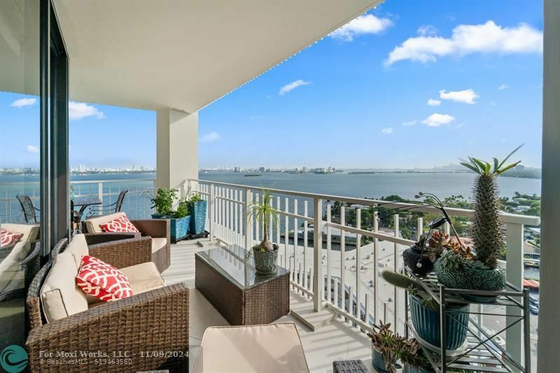 Property Photo:  4000 Towerside Ter 1908  FL 33138 