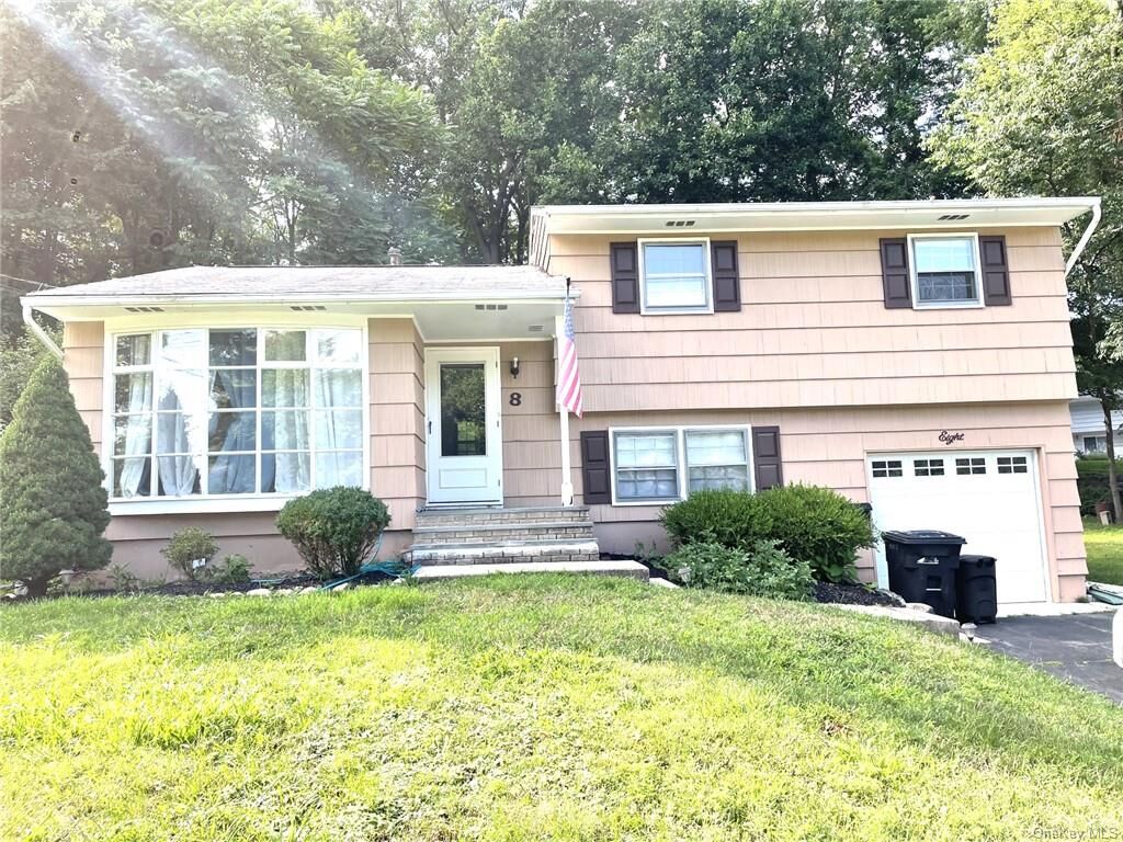 Property Photo:  8 Deerfoot Lane  NY 10956 