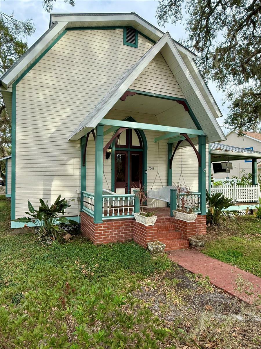 Property Photo:  7002 Shamrock Road S  FL 33616 