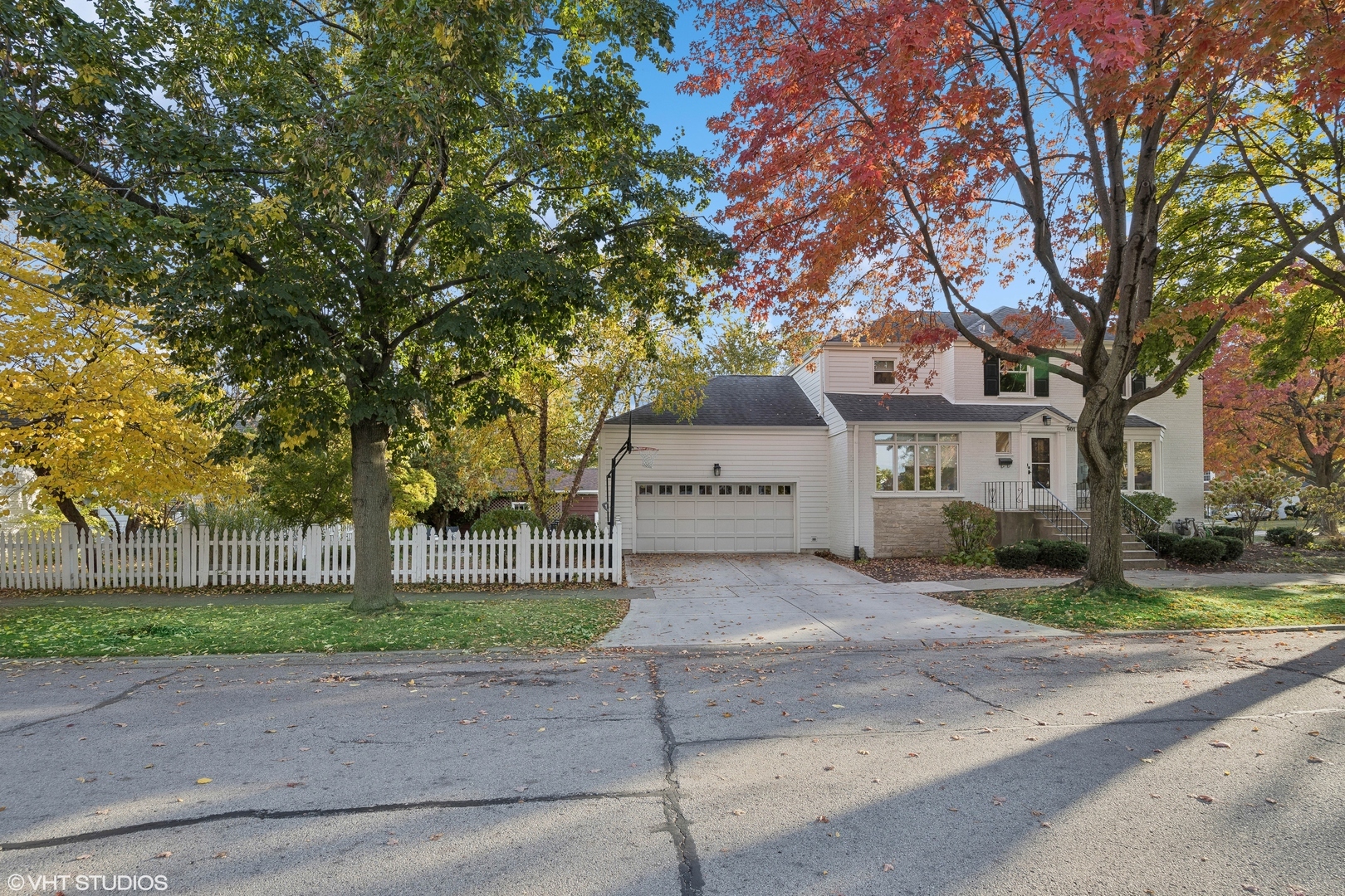 Property Photo:  601 S Kensington Avenue  IL 60525 