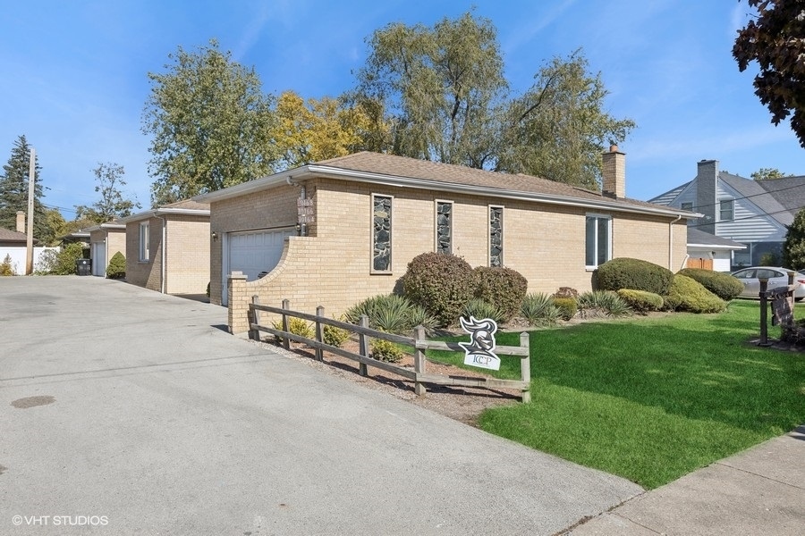 Property Photo:  10164 W Cermak Road  IL 60154 