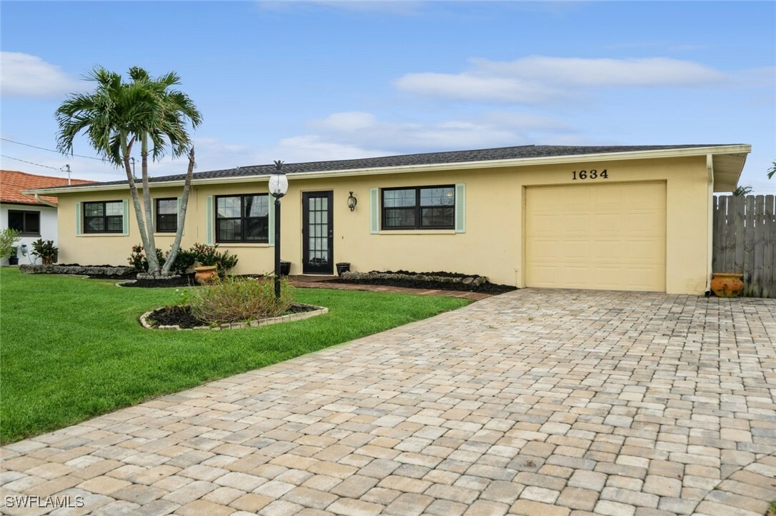 1634 SE 39th Terrace  Cape Coral FL 33904 photo