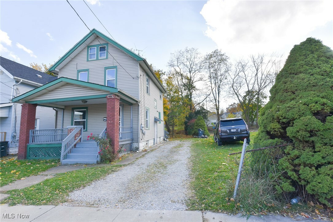 Property Photo:  1182 5th Avenue  OH 44306 