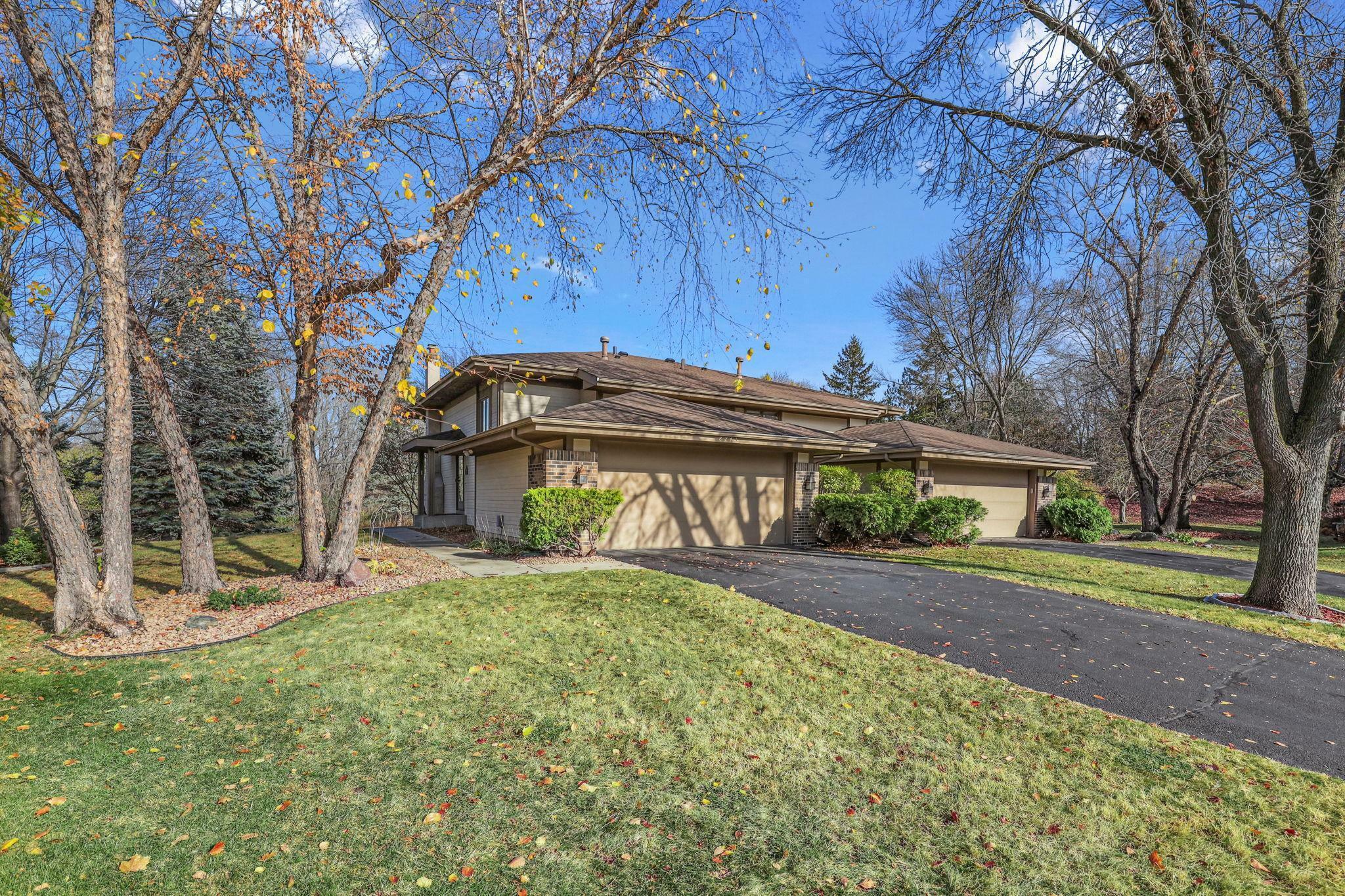 8743 Deer Path  Eden Prairie MN 55344 photo