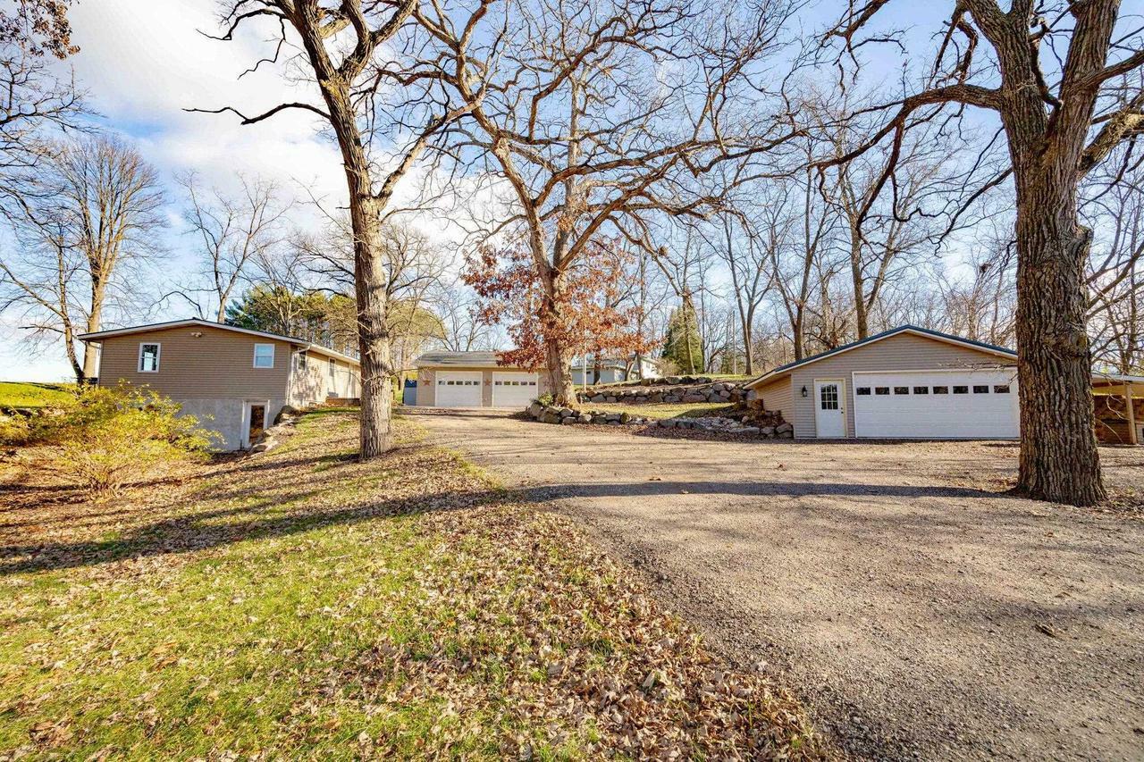 Property Photo:  7507 West Caledonia Road  WI 53534 