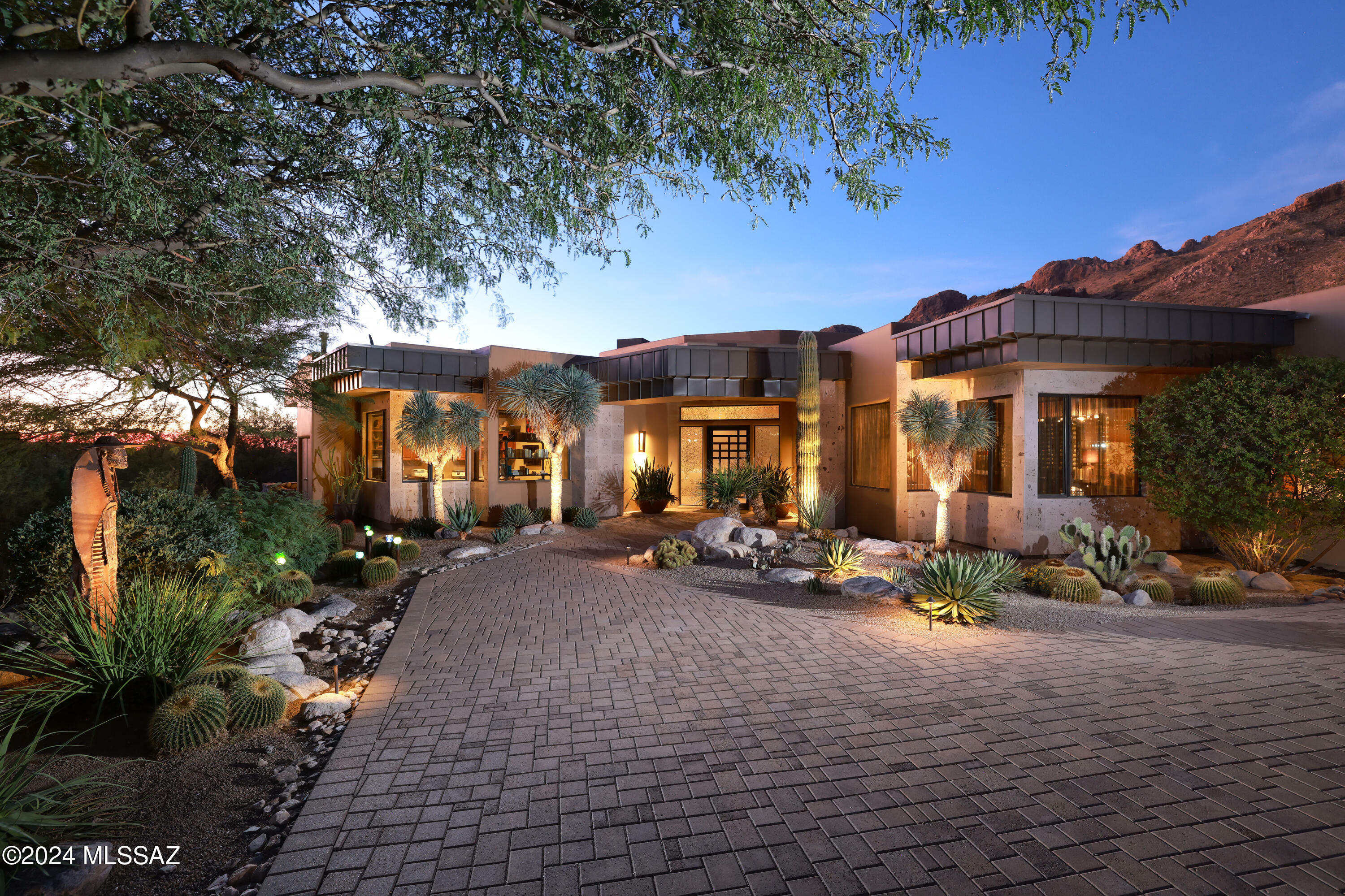 Property Photo:  2123 E Sentry Ridge Court  AZ 85718 