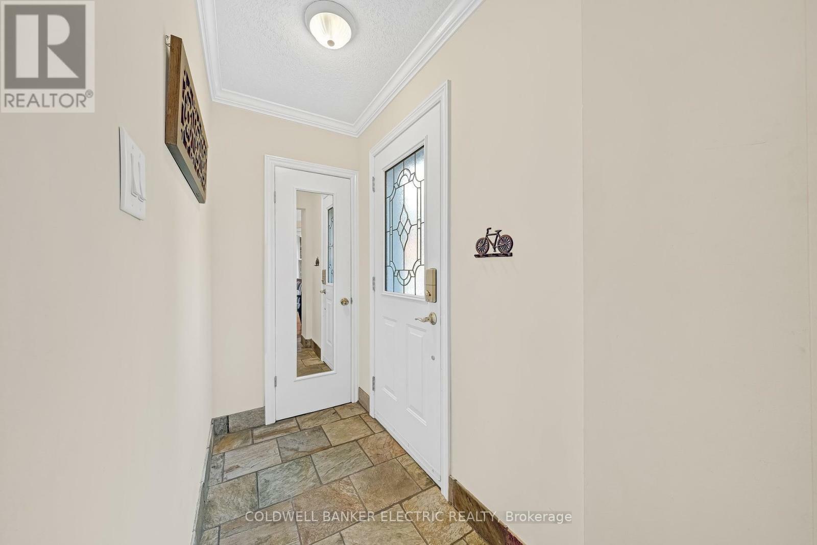 Property Photo:  215 Wexford Avenue South  ON L8K 2P1 