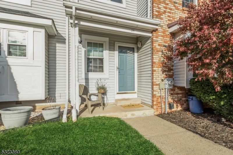 Property Photo:  35 Chetwood Court  NJ 08844 