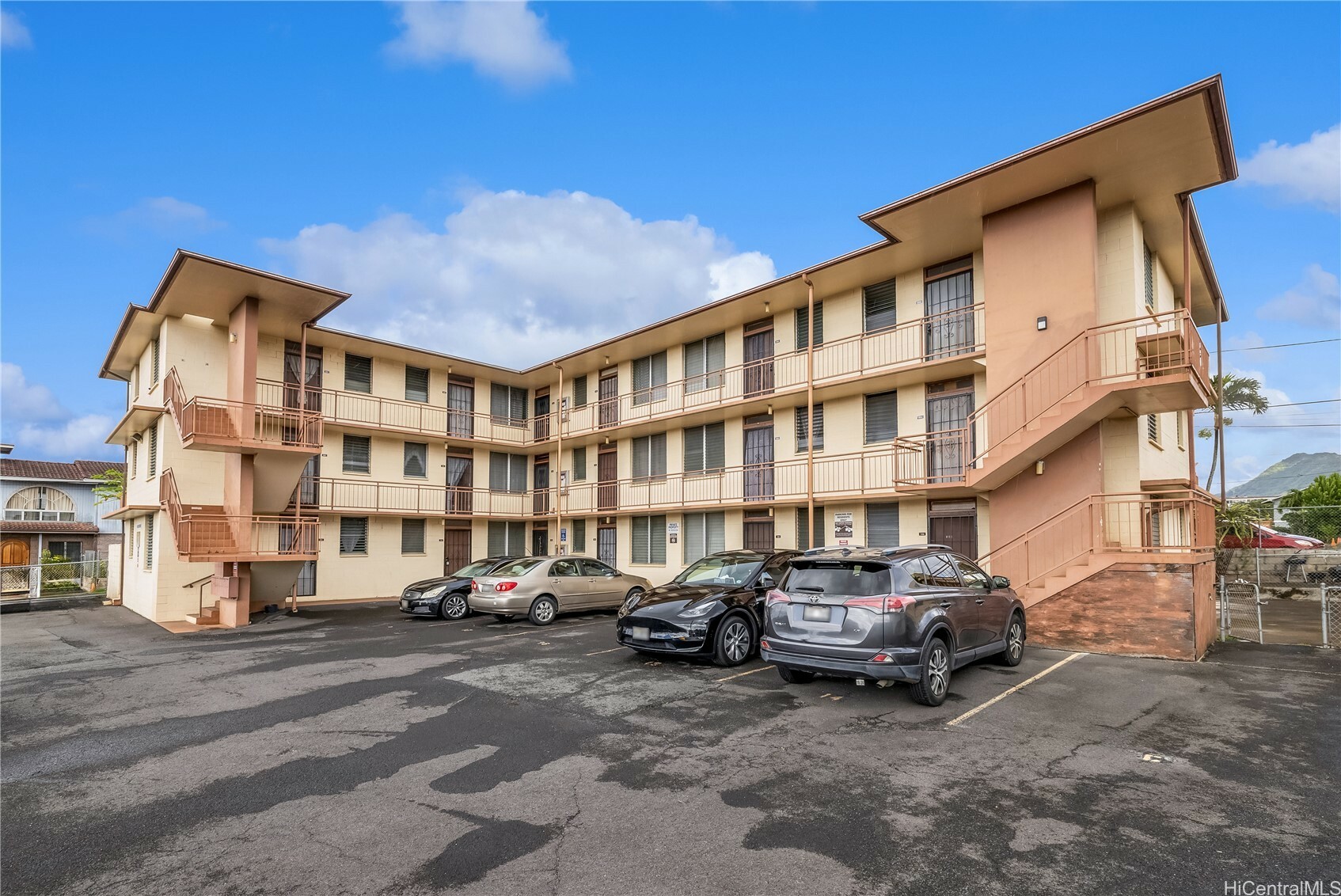 Property Photo: 608 N Vineyard Boulevard 101 HI 96817
