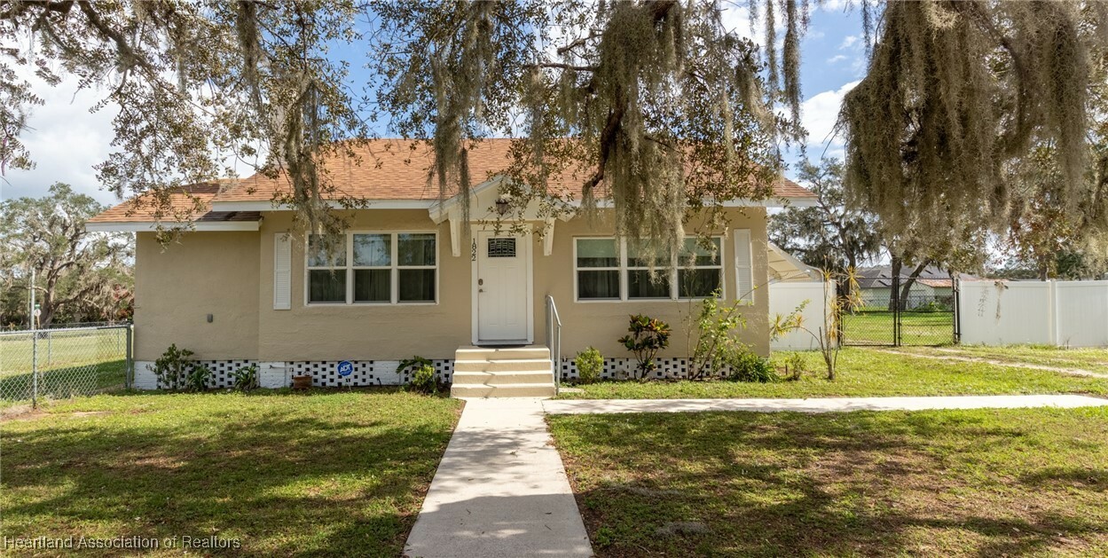 Property Photo:  1822 Pasadena Avenue  FL 33870 