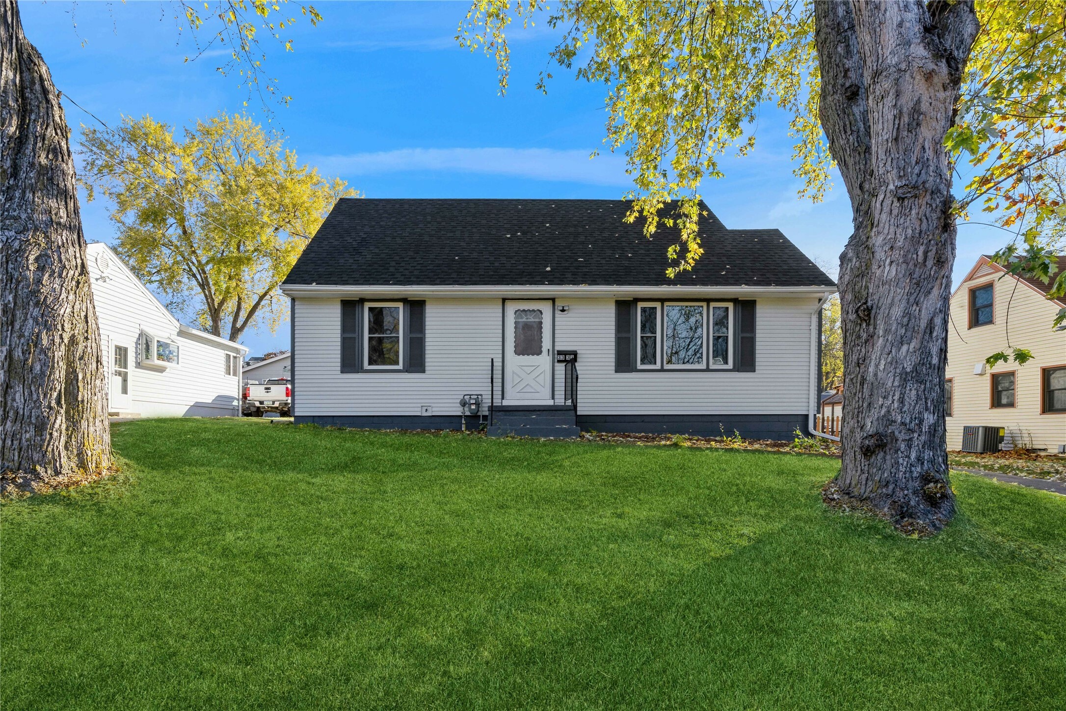 Property Photo:  3333 62nd Street  IA 50322 